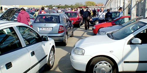 Piaţa de maşini este ca o expoziţie fără vânzare