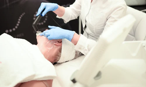 Cosmetică - lifting facial FOTO Facebook 