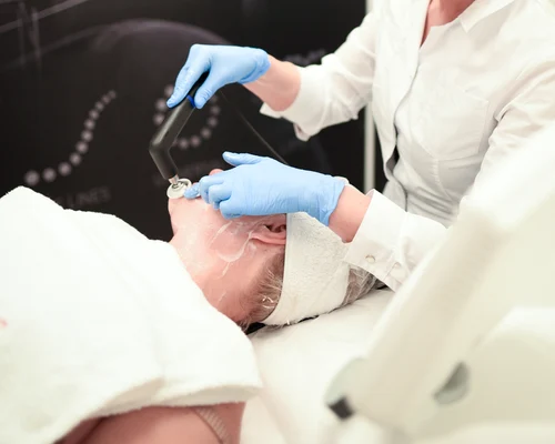 Cosmetică - lifting facial FOTO Facebook 