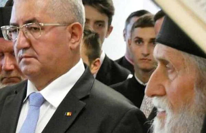 Primarul Sucevei, Ion Lungu, şi ÎPS Pimen, arhiepiscopul care s-a stins din viaţă. FOTO: svnews.ro