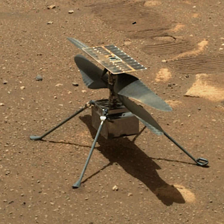 Elicopterul Ingenuity ar putea realiza, luni dimineaţă, primul zbor monitorizat şi controlat pe o altă planetă.