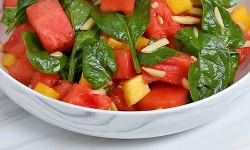 Salată de pepene cu mango şi spanac jpeg