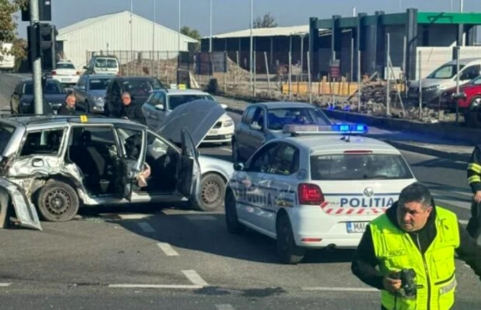 Una dintre mașinile implicate în accident. FOTO/Video expressdebanat.ro