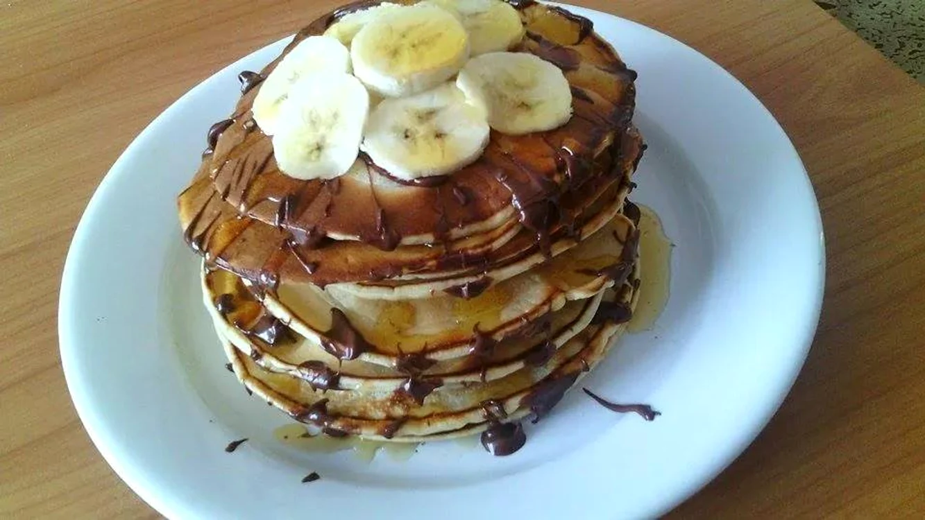
    Clătite cu banane şi finetti  