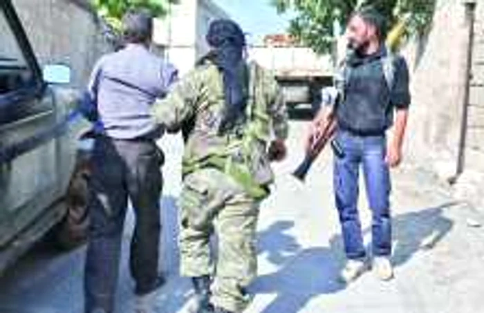 În aceste zile, pe străzile din Damasc, oricine poate fi arestat de forţele de securitate fără un motiv temeinic FOTO: REUTERS