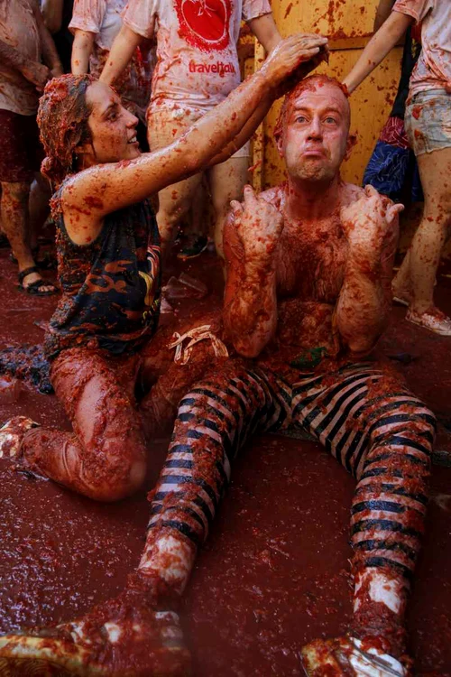 Festivalul «Tomatina» se sfârşeşte în fiecare an într-o «ocean roşu»