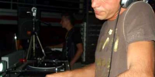 Dj Julian va mixa în parcarea Polus Center