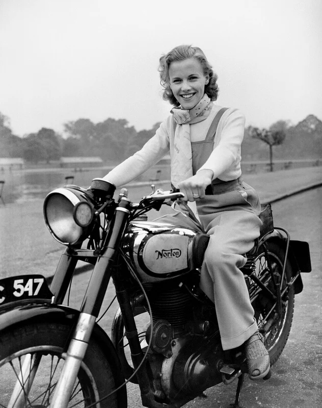 3 honor blackman pussy galore james bond 9 jpg jpeg