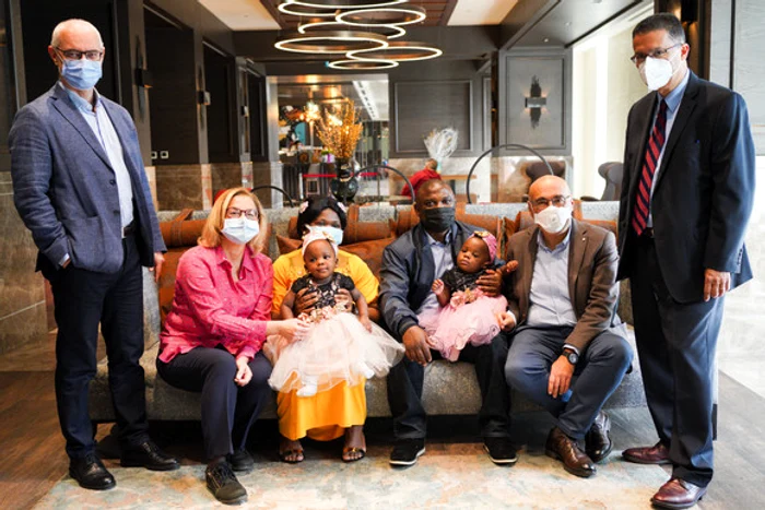 
    Fetițele împărțeau organe vitale  