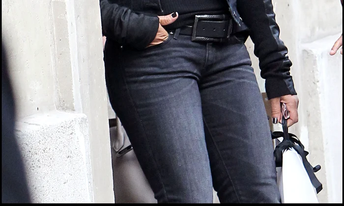 JANET JACKSON ET SON AMI WISSAM AL MANA PASSENT LA JOURNEE A PAR jpeg