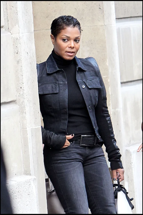 JANET JACKSON ET SON AMI WISSAM AL MANA PASSENT LA JOURNEE A PAR jpeg