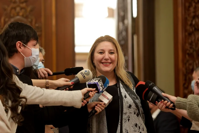 Şoşoacă, prezentă la Senat pentru formalităţile necesare preluării mandatului. FOTO Inquam Photos / Octav Ganea