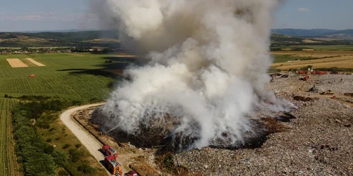 Incendiu puternic la deponeul ecologic Foto Daniel Guță ADEVĂRUL (21) JPG