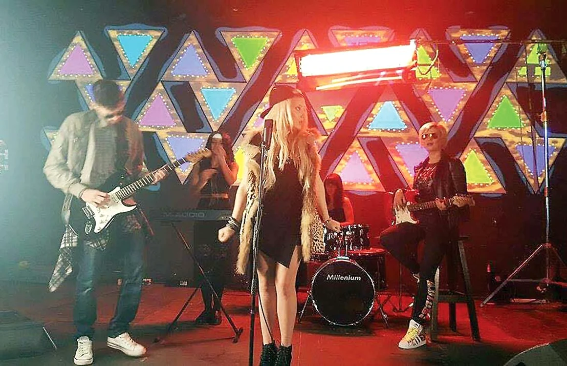 Criss Blaziny  şi Alessandra,  în clubul “Colectiv”