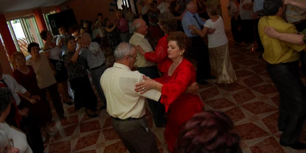 petrecere pensionari adevarul