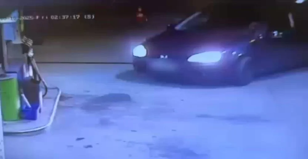 Incident șocant într-o benzinărie din Timișoara. Un bărbat a turnat benzină pe el și pe mașină, amenințând că își dă foc