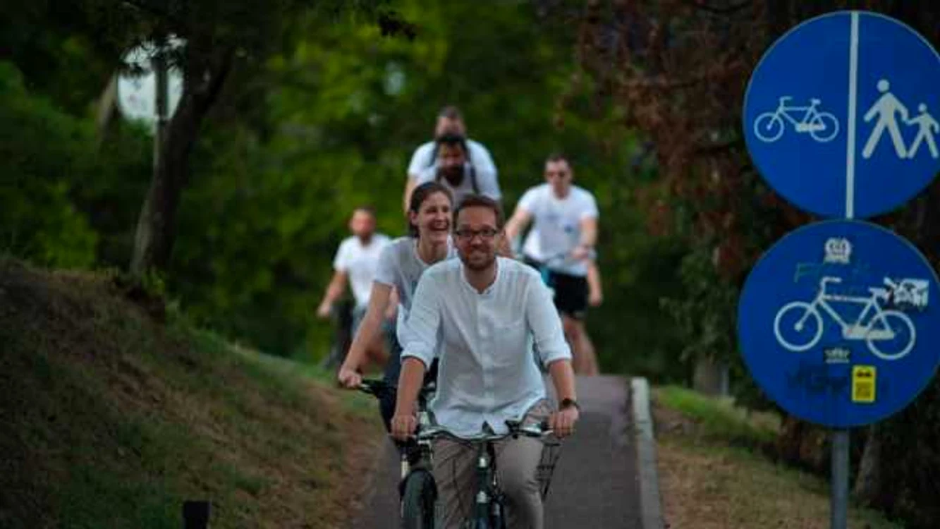Dominic Fritz pe bicicletă FOTO Facebook/Dominic Fritz
