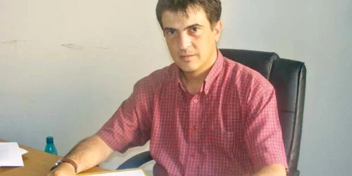 Procurorul Lucian Dolcu  (39 de ani) discuta  prieteneşte cu traficanţii  