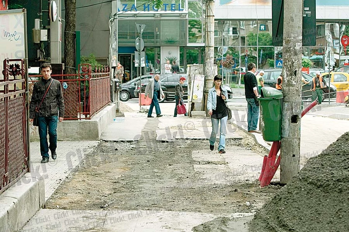 Pe Calea Dorobanților se circulă cu dificultate, din cauza lucrărilor (Fotografii: Dorin Constanda)
