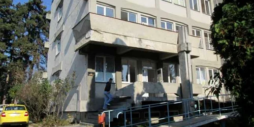 Focar de hepatita A în trei şcoli din Vâlcea. 14 elevi sunt internaţi în Secţia de Boli Infecţioase