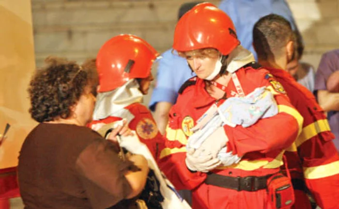 
    Șase bebeluși au murit în incendiul de la Maternitatea Giulești  