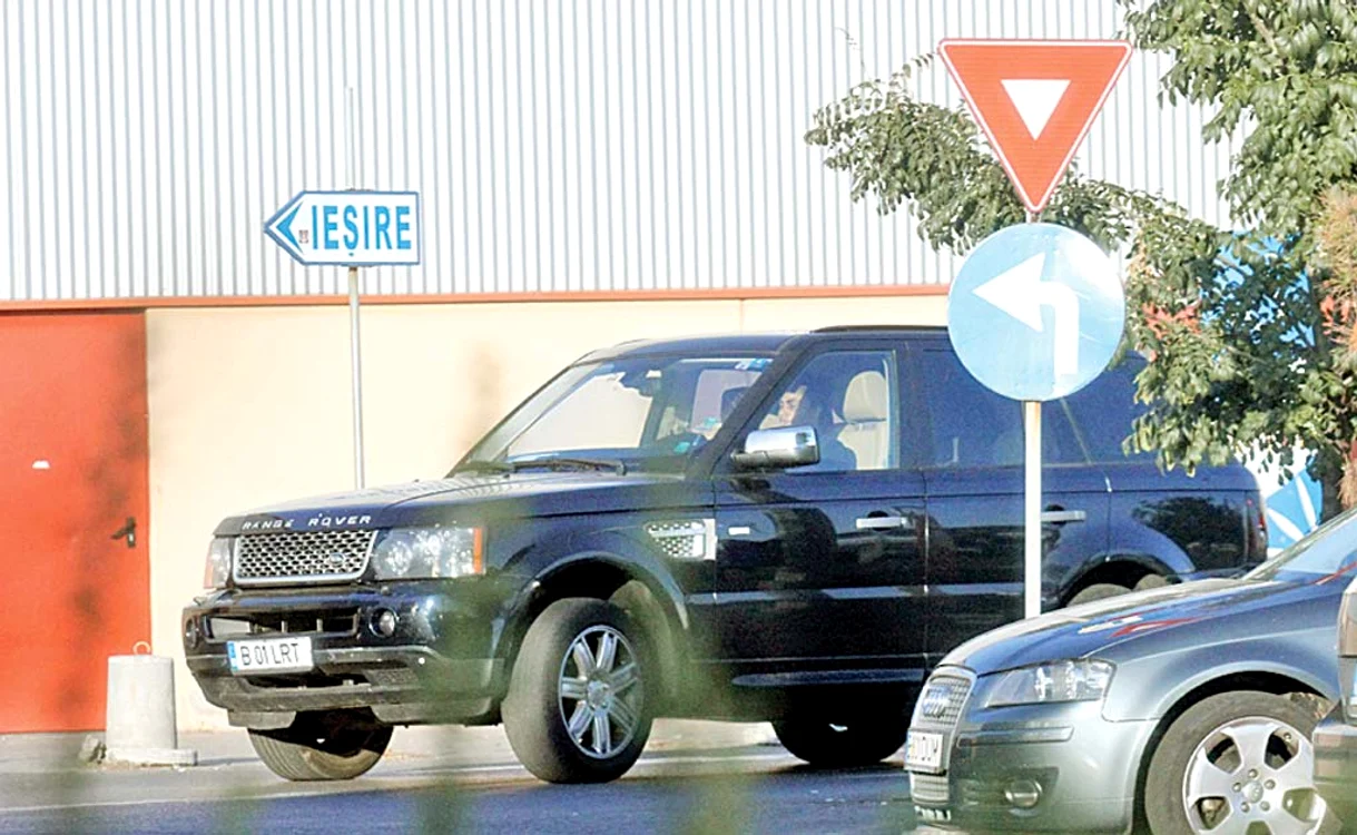 Laurette foloseşte acum bolidul Range Rover, pe care l-a primit de la fostul iubit, Mihai Ştefan