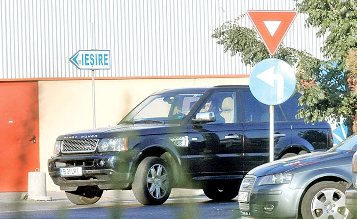 Laurette foloseşte acum bolidul Range Rover, pe care l-a primit de la fostul iubit, Mihai Ştefan