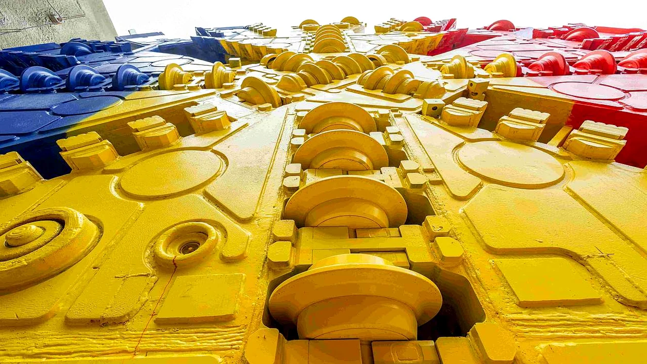 5 Close up View of the TBM Cutting Head jpg