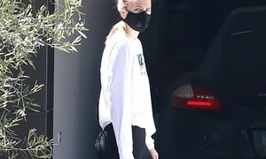 Maria Sharapova a purtat o mască de firmă jpeg