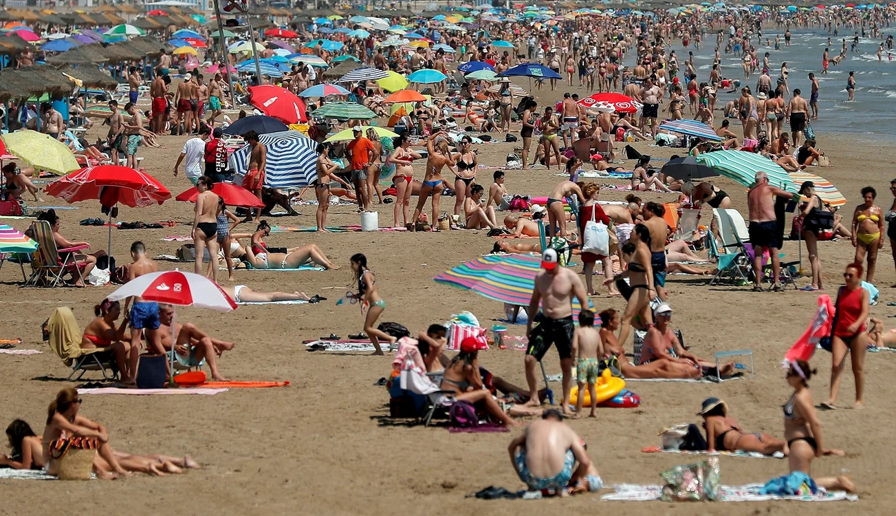 
    Toate plajele din Andaluzia au fost luate cu asalt de turiști  