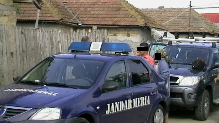 Cele două persoane s-au ales cu dosare penale...