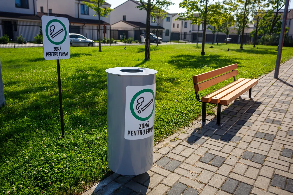 Loca indicat pentru fumători în Cluj-Napoca. Foto: Primpria municipiului Cluj-Napoca. 