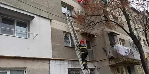 copil salvare pompieri FOTO ISU Vaslui jpg