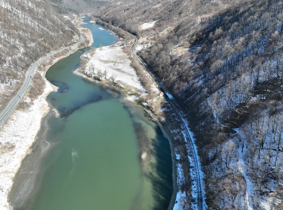Urmele Drumului Roman pe Valea Oltului deasupra DN7 în zona Boița Sibiu Sursă Ovidiu Țentea jpg