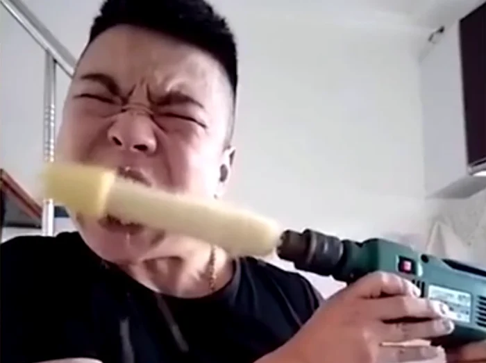 a mâncat un știulete de porumb fiert în doar 10 secundeFoto captură video/Youtube