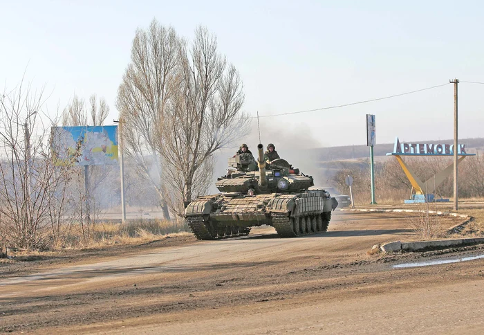 
    Superofertă! O agenţie de turism organizează excursii în zonele de conflict din UcrainaFoto: AP  