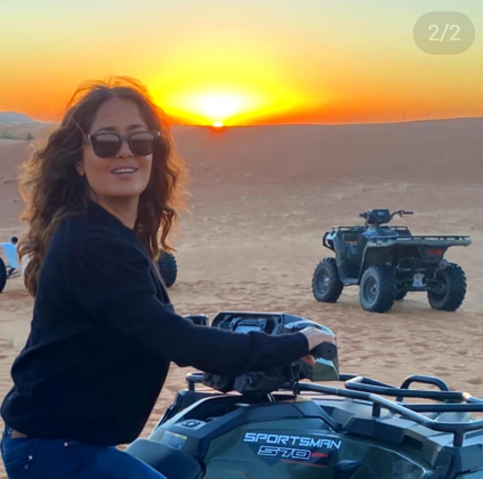 
    Salma Hayek, 54 de ani și fiica ei Valentina, 13 ani, au făcut o plimbare cu ATV-ul printre dunefoto: Instagram  