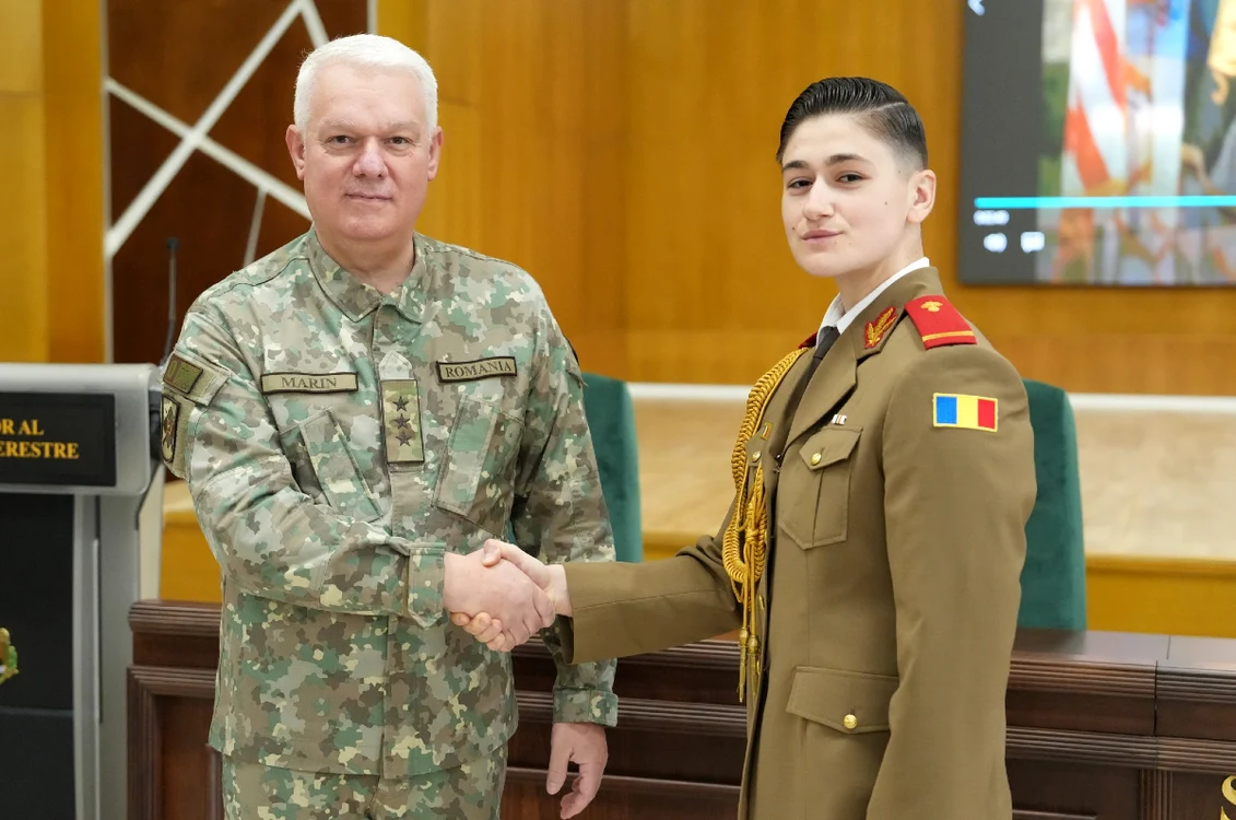 Miruna Gabriela Duracu a devenit sublocotenent al armatei române FOTO: MApN