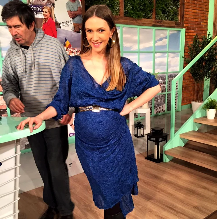 Adela Popescu este însărcinată în 27 de săptămâni