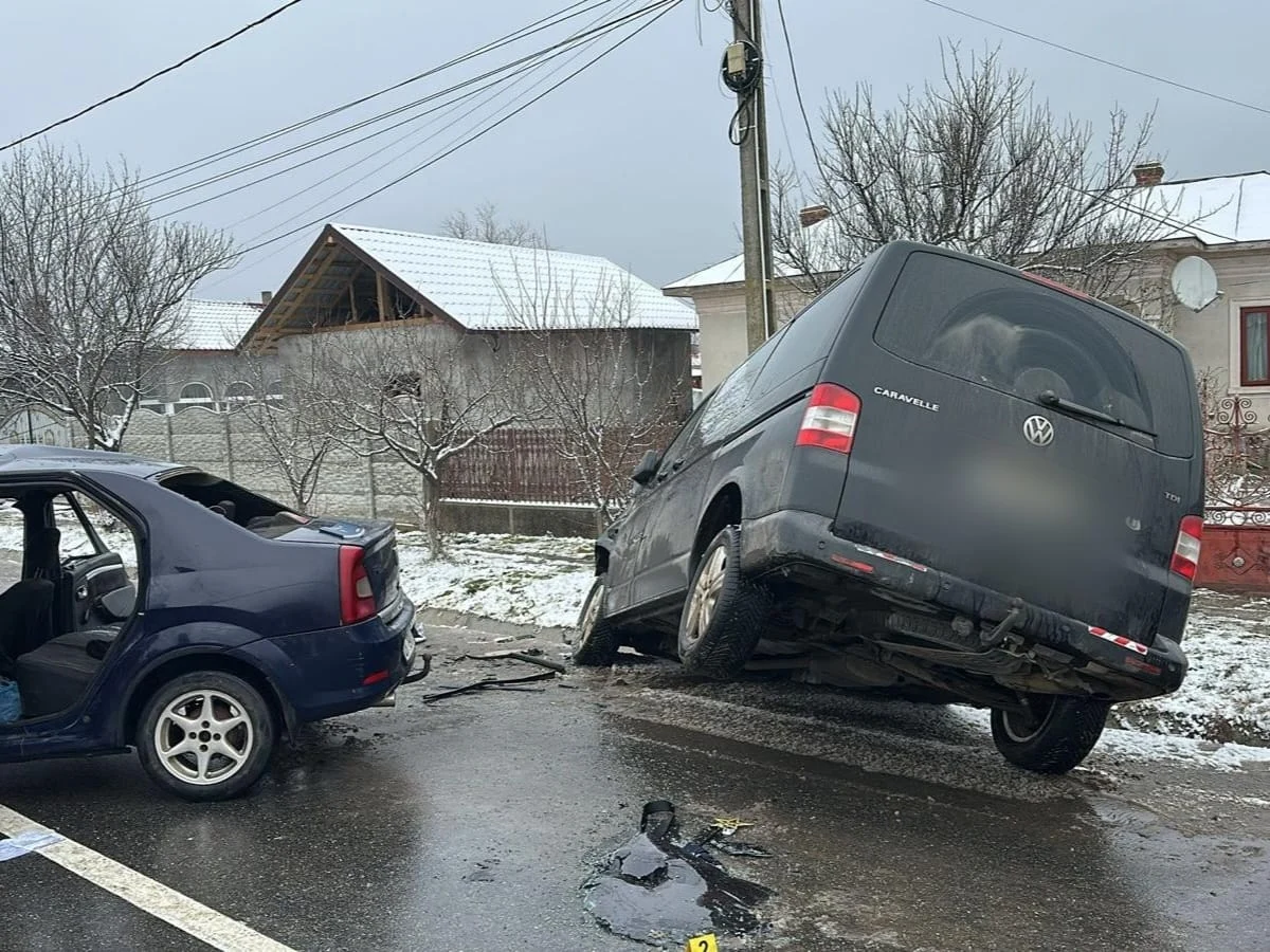 Accident mortal în Olt. O mașină în care se aflau cinci persoane a intrat pe contrasens. O femeie a decedat