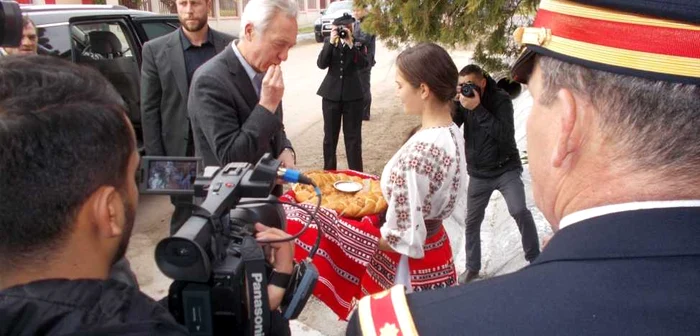 Ambasadorul american Hans Klemm a participat la inaugurarea unei şcoli şi grădiniţe la Deveselu