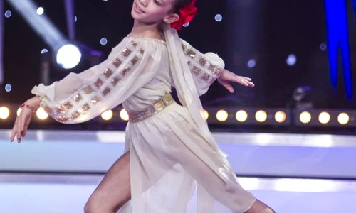 Irina a dansat graţios în faţa juraţilor concursului «România dansează»  (Foto: Antena 1) jpeg