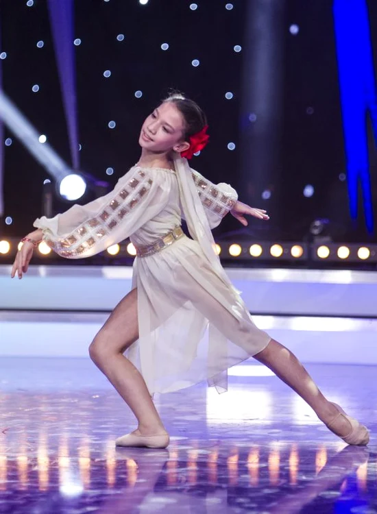 Irina a dansat graţios în faţa juraţilor concursului «România dansează». (Foto: Antena 1)
