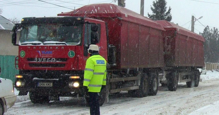 TIR-urile au fost oprite la Siriu