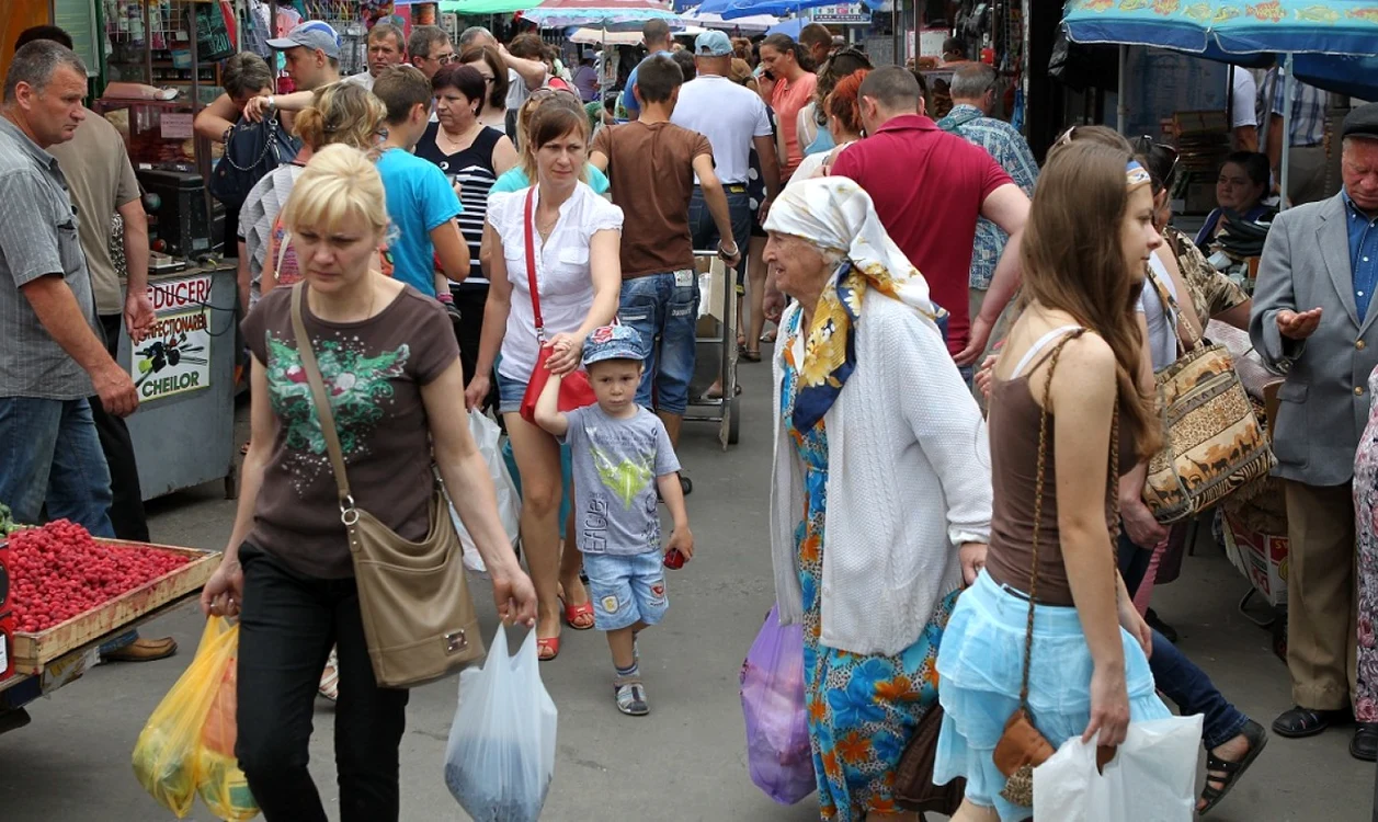 Potrivit specialiştilor pierdem prea mult timp la piaţă, pentru a ne mai îngriji de timpul nostru liber Foto: Tudor Iovu