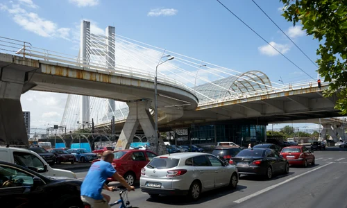 pasajul basarab ruginit shutterstock 2191091471 jpg