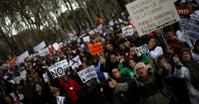 Mii de oameni protestează faţă de privatizările din spitale FOTO Reuters