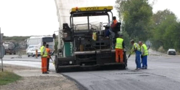 Drumul judeţean Borleşti-Tazlău trebuie finalizat într-un an şi jumătate