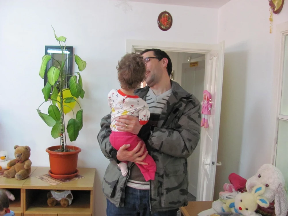 Delia Ayana, fetiţa fără mâini şi picioare abandonată la Maternitatea Huşi FOTO Sabina Ghiorghe