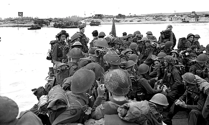 Soldați canadieni în Normandia, la 6 iunie 1944 (© Wikimedia Commons)
